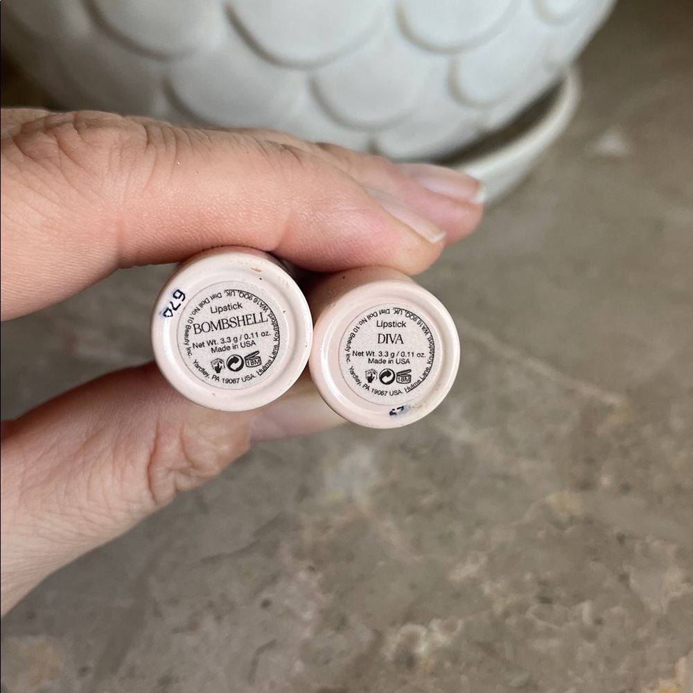 DOLL 10 DUO Lipstick Set- Bombshell and Diva, NEW, NWOT - Picture 3 of 3